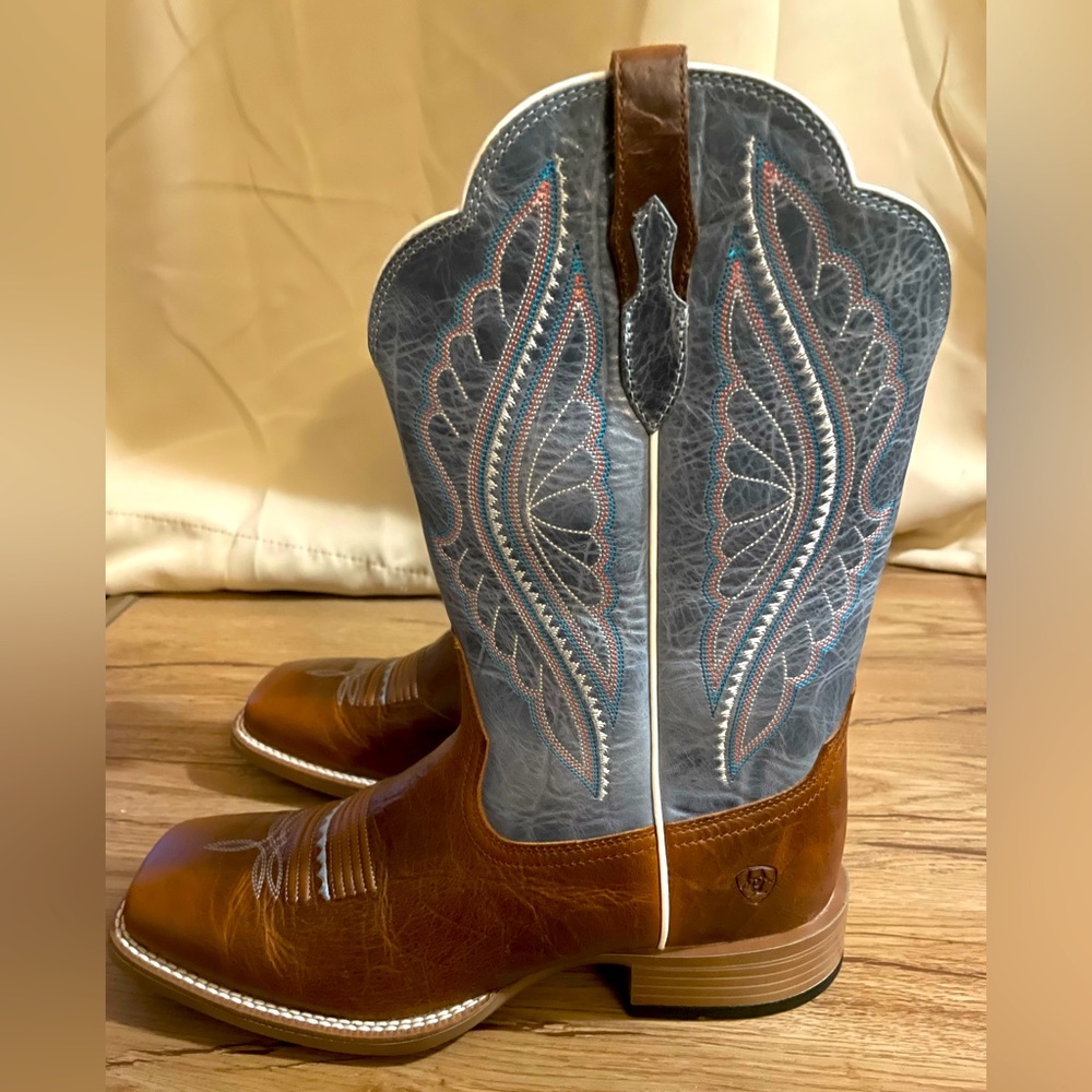 Ariat cowboy boots with blue detailing